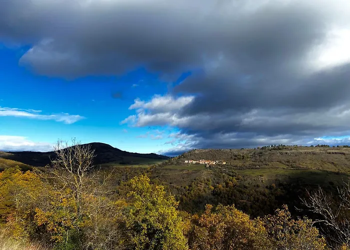 Yourte ,Volcans,Randonnees,Lacs,Quietude