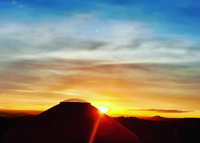 Yourte ,Volcans,Randonnees,Lacs,Quietude