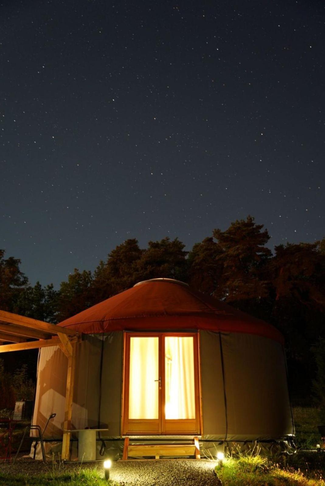 Glamping Yourte ,volcans,randonnees,lacs,quietude *