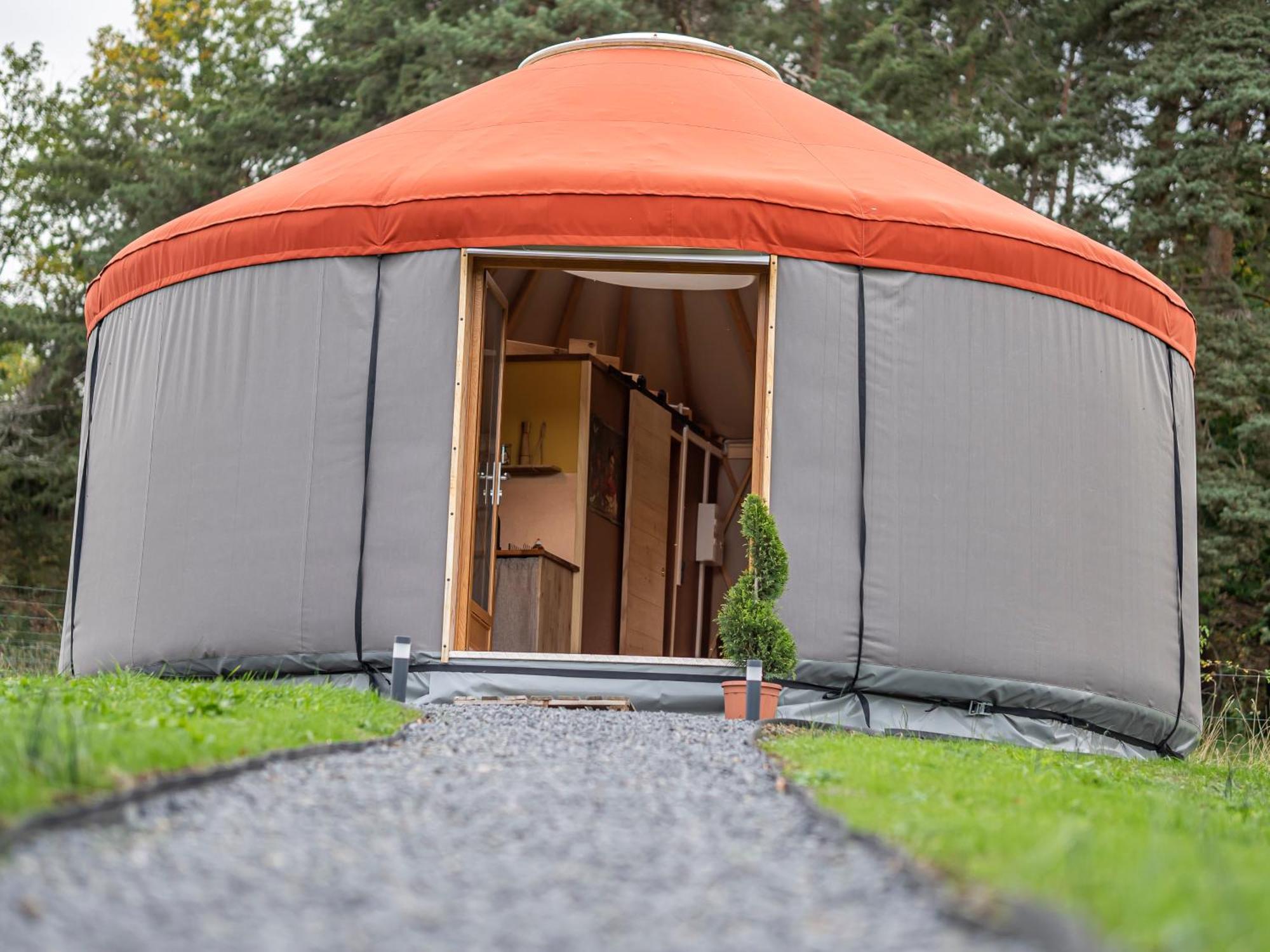 Glamping Yourte ,volcans,randonnees,lacs,quietude *