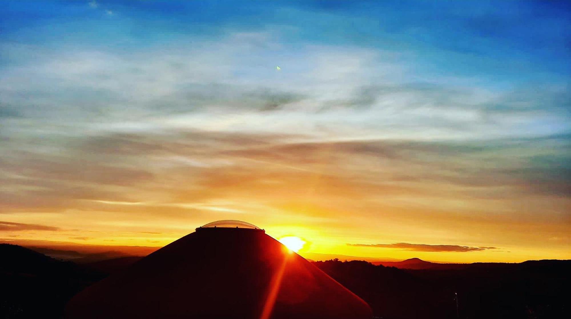 Yourte ,volcans,randonnees,lacs,quietude