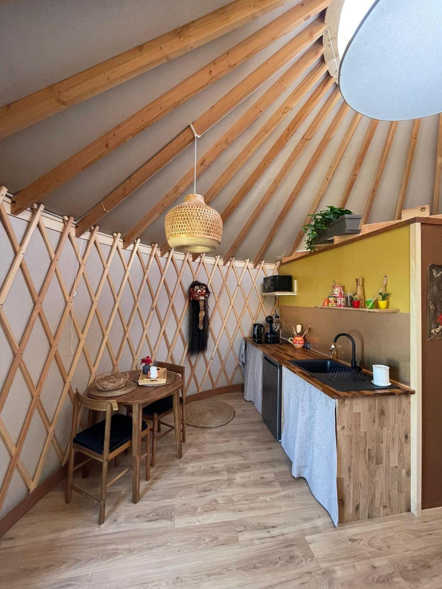 Glamping Yourte ,volcans,randonnees,lacs,quietude *